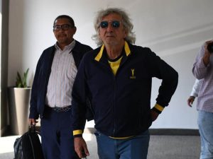Jorge Mágico González durante la presentación de los homenajes que harán previo a la reinauguración del estadio que lleva su nombre en el duelo entre la Selecta y Cádiz. Foto EDH / Miguel Lemus