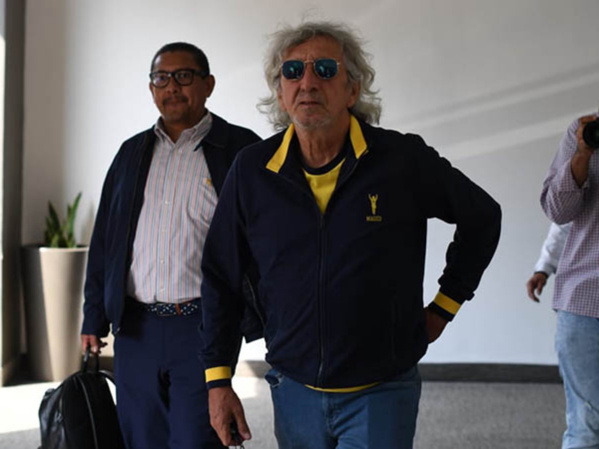 Jorge Mágico González durante la presentación de los homenajes que harán previo a la reinauguración del estadio que lleva su nombre en el duelo entre la Selecta y Cádiz. Foto EDH / Miguel Lemus