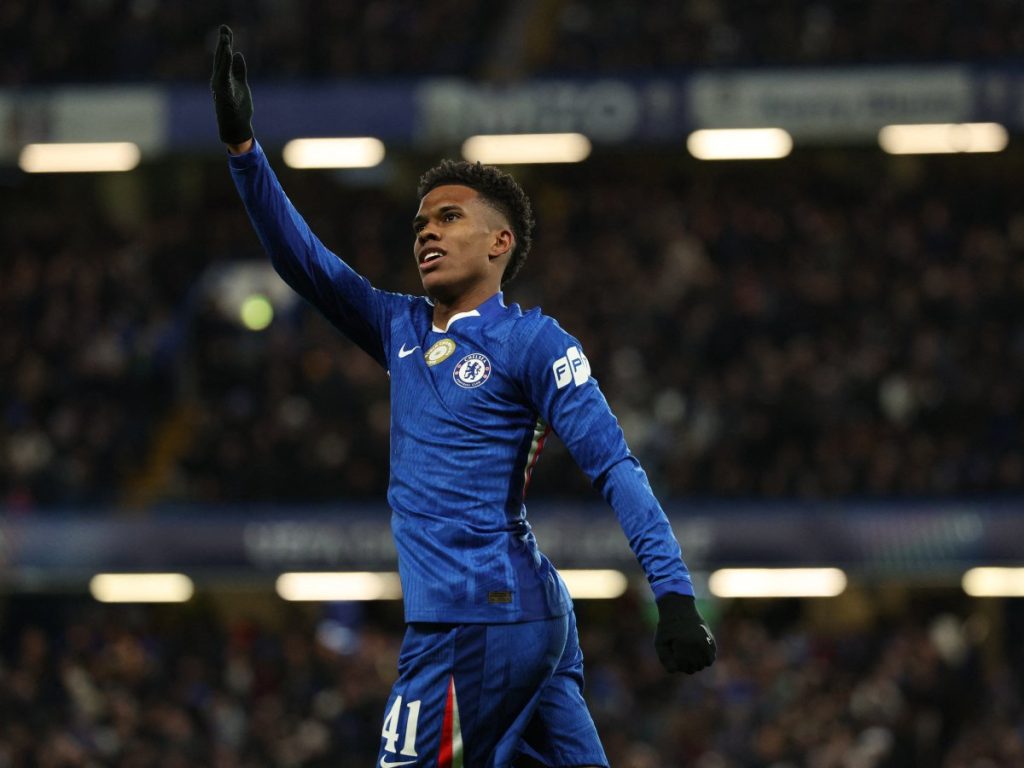 Estegvao, del Chelsea, celebra su gol ante el Barcelona en la Champions League. Foto AFP 