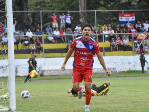 Elías Gumero marcó los dos goles para el triunfo de Firpo sobre Platense, en la ida de cuartos de final del Apertura 2025. / Foto X de Firpo