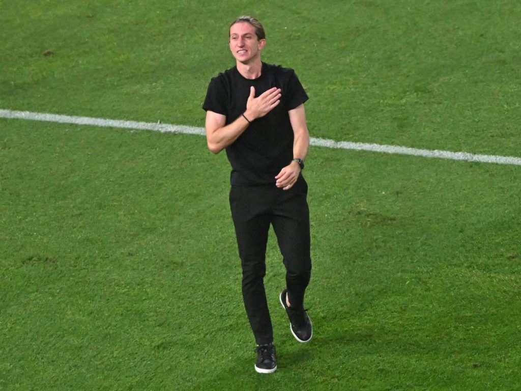 El entrenador del Flamengo, Filipe Luis, celebra tras ganar la final de la Copa Libertadores entre Palmeiras y Flamengo en el estadio Monumental 'U' Marathon en Lima el 29 de noviembre de 2025. (Foto AFP)