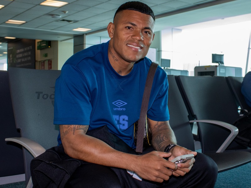 Mercado fue incluido por "el Bolillo" Gómez para los partidos contra Surinam y Panamá, pero no pudo jugar el 13 de noviembre en Paramaribo. La FESFUT anunció este lunes que el delantero de Alianza sí estará disponible para el juego del 18 de noviembre contra Panamá. / Foto cortesía X de La Selecta