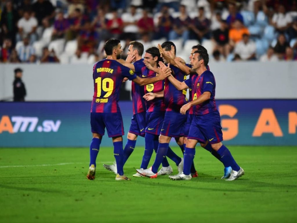 El Barca Legends celebra el primer gol ante el Real Madrid leyendas. Foto Emerson Del Cid