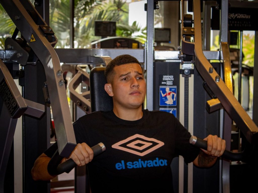 Styven Vásquez en entrenamiento de gimnasio en Panamá. Foto X Selecta