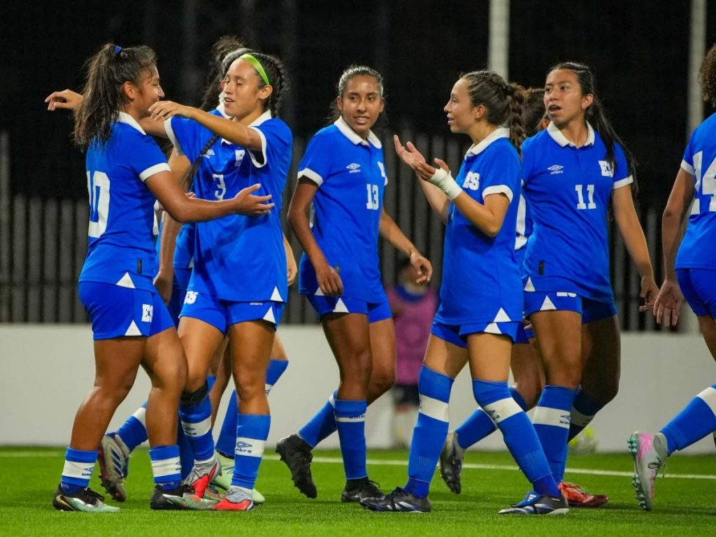Selecta femenina Sub-16 celebra gol ante Belice. Foto X Selecta