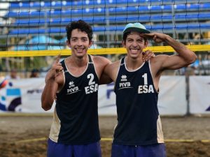 Los gemelos Guardado, Christopher y Yoel, hacen historia a nivel NORCECA para el voleibol de playa de El Salvador. / Foto vía NORCECA