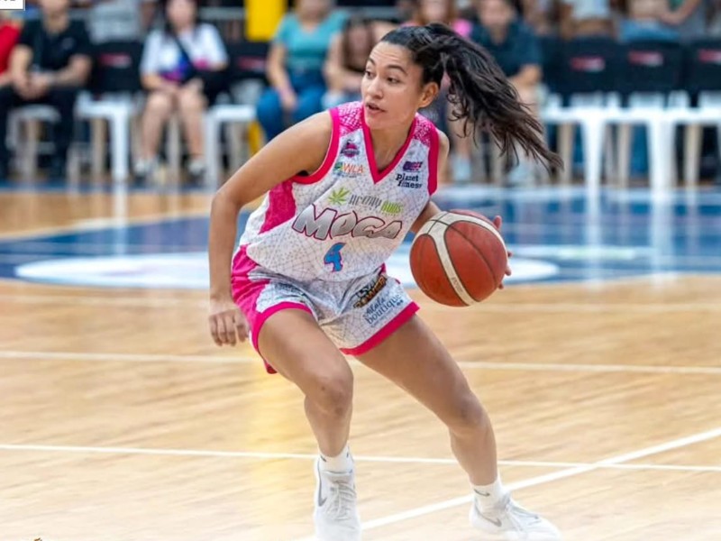 Hillary Martínez es una pieza clave para la Universidad de Moca y para la Selección de baloncesto de El Salvador. / Foto cortesía INDES