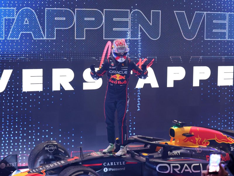 Max Verstappen, de Red Bull Racing, celebra su victoria en el Circuito de Lusail, en el Gran Premio de Qatar 2025. / Foto EFE