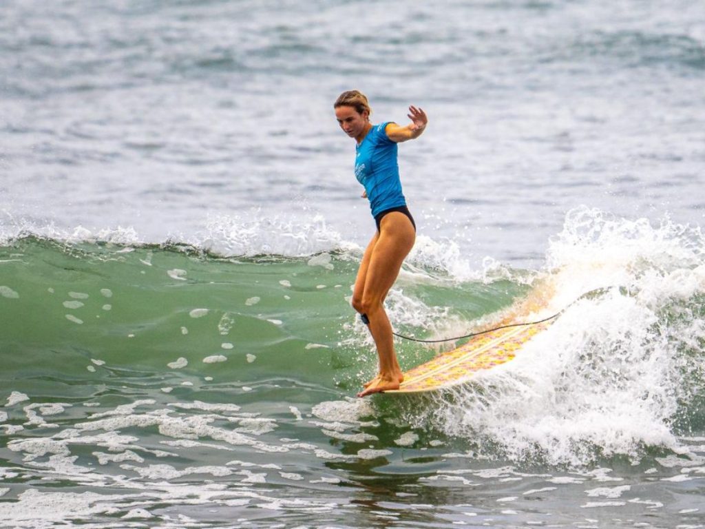 La bicampeona Rachaell Tilly se muestra muy contenta por estar de nuevo en una competencia en El Sunzal. Foto Ministerio de Turismo