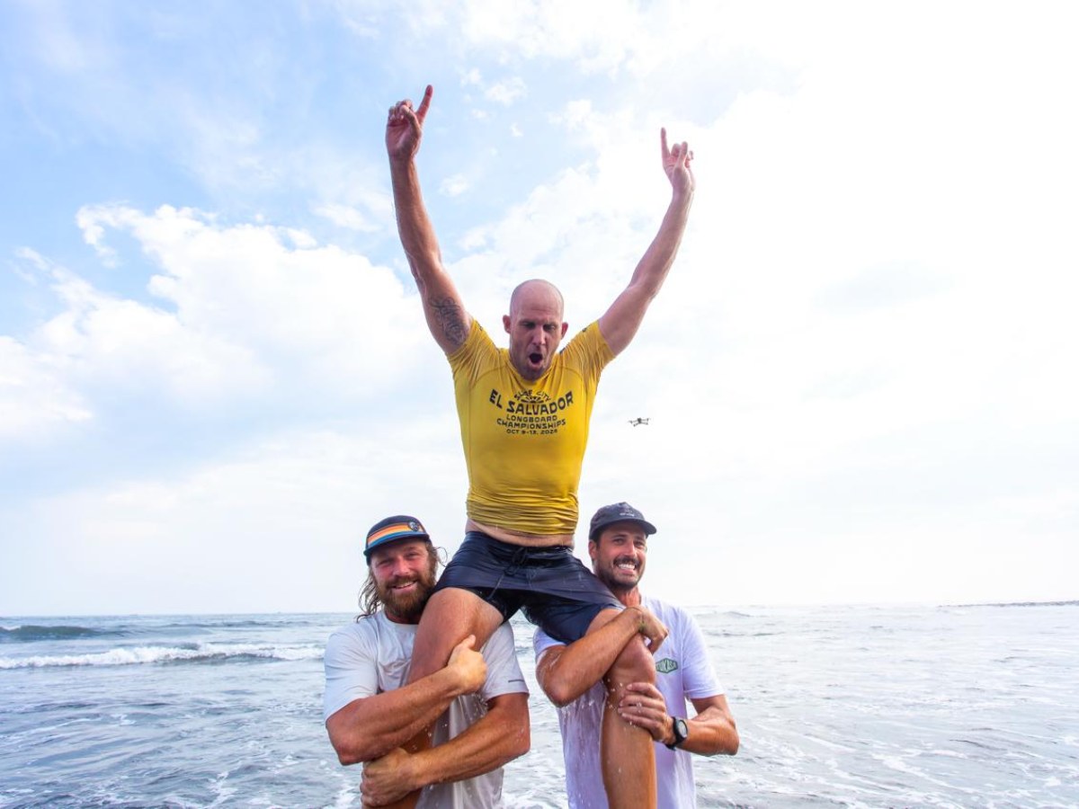 Taylor Jensen es una de las figuras en el Surf City El Salvador Longboard Championships. Foto Ministerio de Tursimo