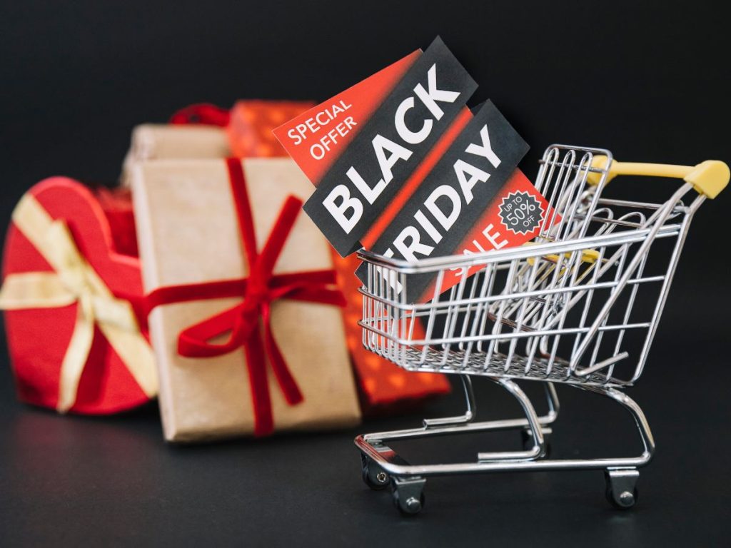 La Defensoría del Consumidor refuerza la vigilancia en comercios físicos y en línea para proteger a los compradores salvadoreños durante la temporada de ofertas.