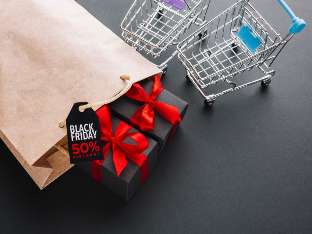 El Black Friday en El Salvador atrae a miles de consumidores, pero es clave revisar garantías y políticas de devolución antes de comprar.