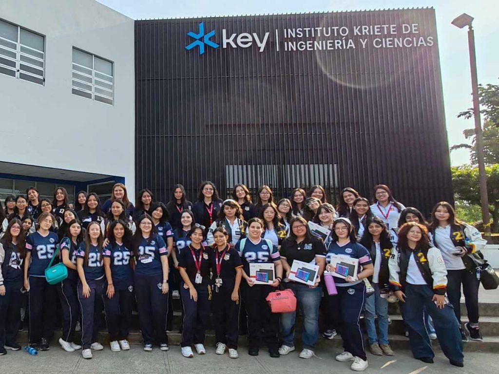 Más de 40 estudiantes participaron en la jornada “Niñas en las TIC”, organizada por Movistar en alianza con el Instituto Key y otras instituciones.