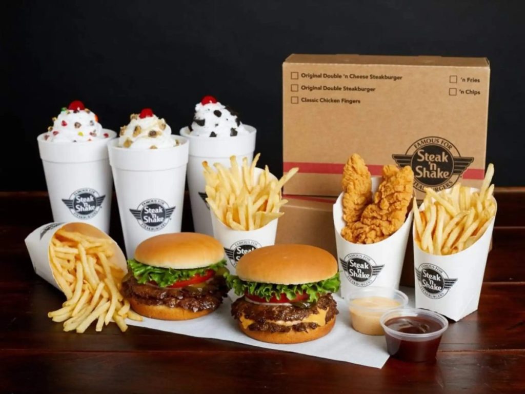 Steak 'n Shake ofreció sus tradicionales papas fritas elaboradas con 100% sebo de res durante el evento Bitcoin Historic en el Centro Histórico de San Salvador.