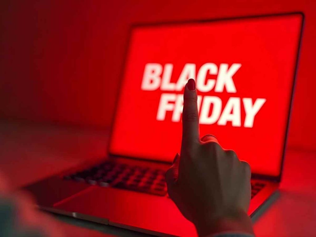 Los sitios falsos pueden imitar a marcas reconocidas y ofrecer descuentos engañosos para robar datos personales y financieros.