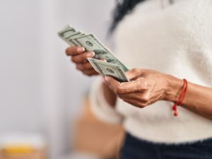 Las remesas familiares impulsan el consumo interno y representan una fuente clave de ingreso para miles de hogares salvadoreños.