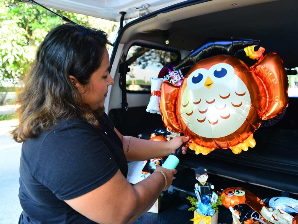 Janyce Mejia emprendedora de fresas con chocolate