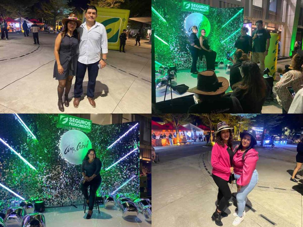 Admiradores posan frente a un mural especial dedicado a Ana Gabriel.