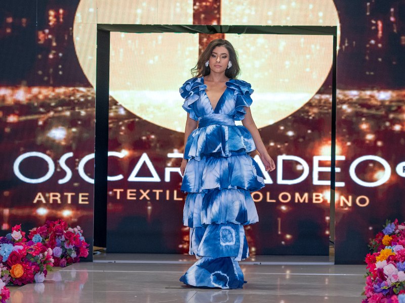 Diseños únicos que mezclan tradición, innovación y orgullo salvadoreño.