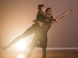 La Compañía Nacional de Danza invita a nuevos talentos a formar parte de su elenco 2026, en una apuesta por el arte y la expresión contemporánea. Foto/ Freepik