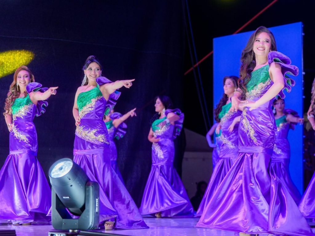 as candidatas a reina del LXVI Carnaval Internacional de San Miguel deslumbran con su alegría, talento y porte durante la noche de gala. Fotografía/ Alcaldía San Miguel Centro