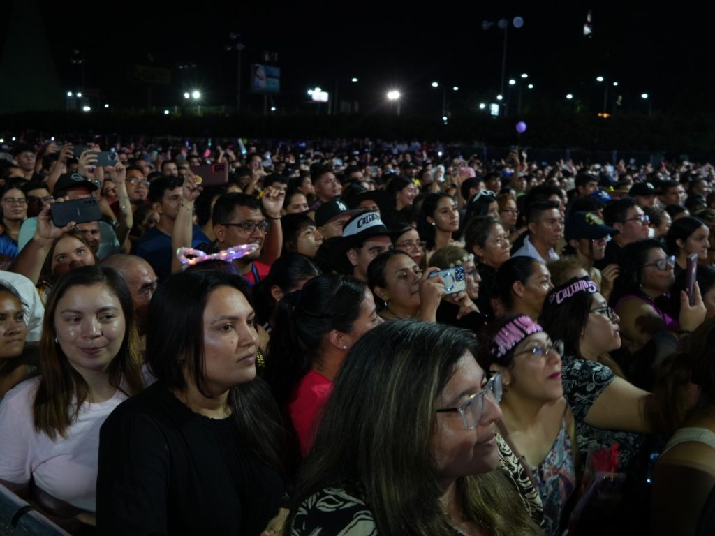 El estadio vibró con miles de voces cantando y bailando sin descanso. Fotografía/ elsalvador.com