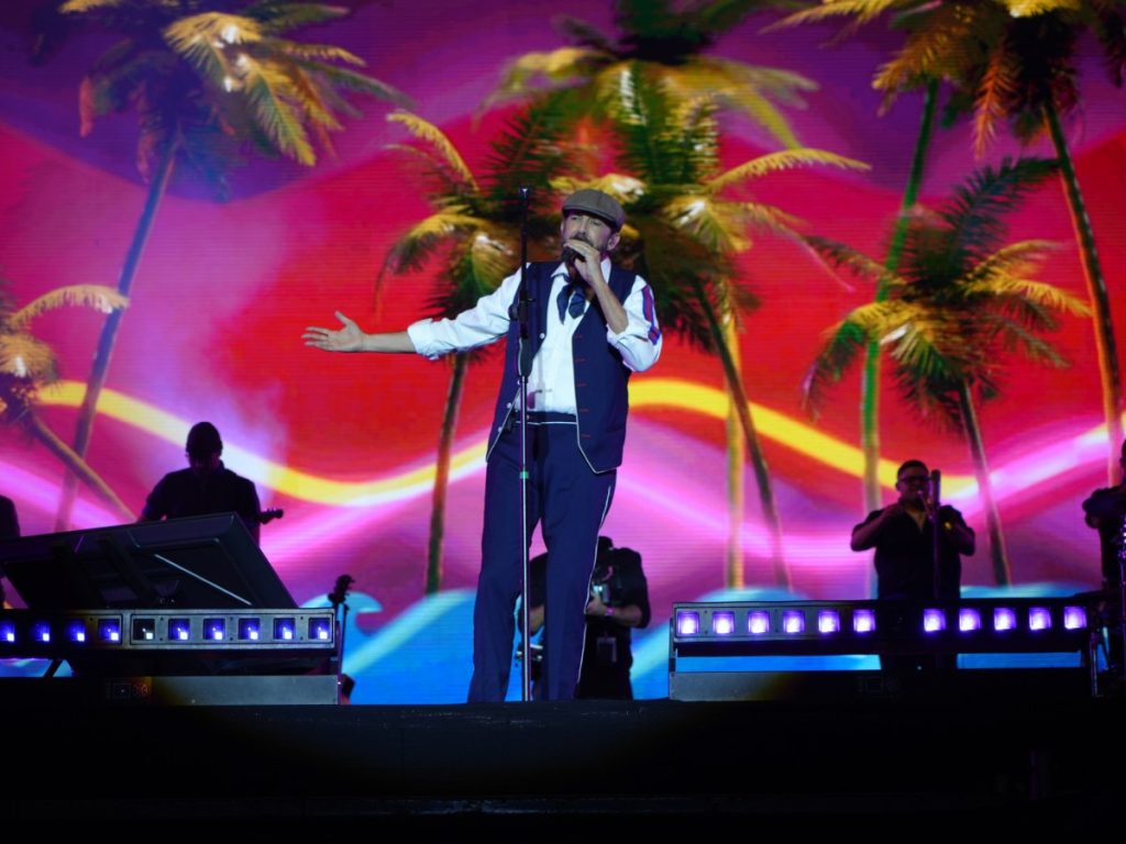 Juan Luis Guerra llenó de emoción y nostalgia la noche migueleña. Fotografía/ elsalvador.com