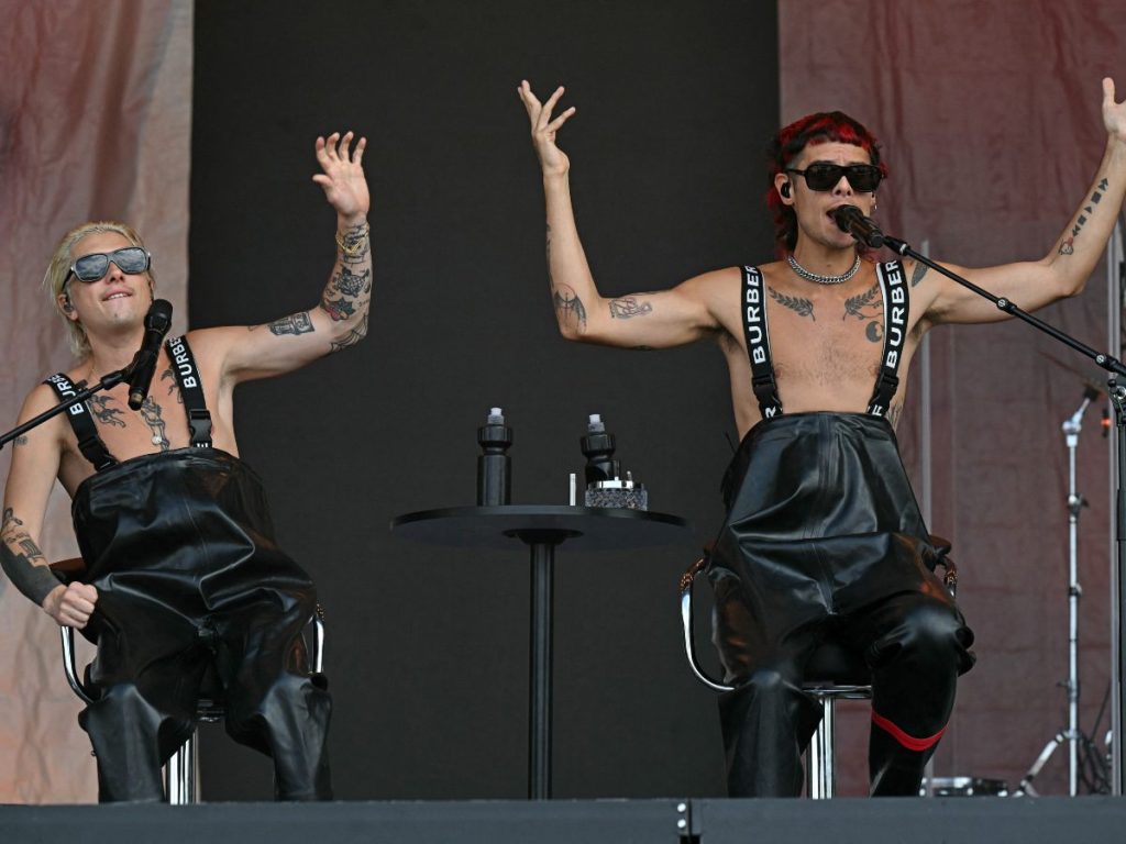 Ca7riel & Paco Amoroso, el dúo argentino que fusiona electrónica, trap y rock, figura entre los artistas más nominados de la gala.