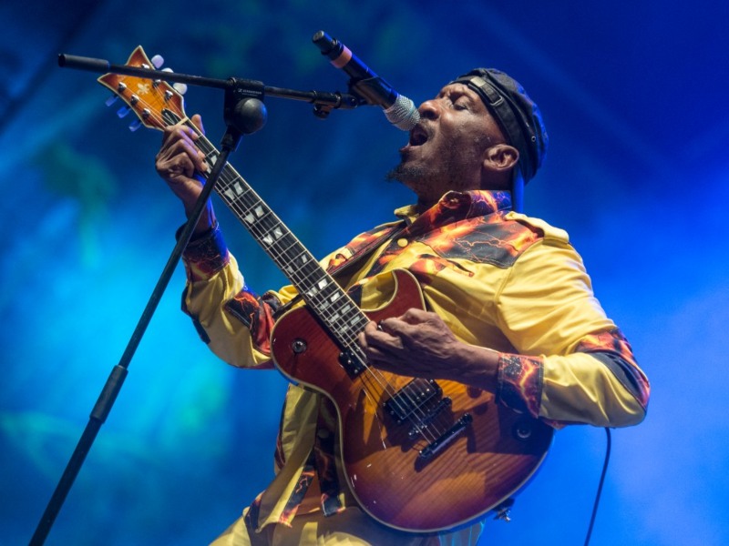 Con éxitos como “Many Rivers to Cross” y “Reggae Night”, Jimmy Cliff dejó una huella profunda en la música mundial.