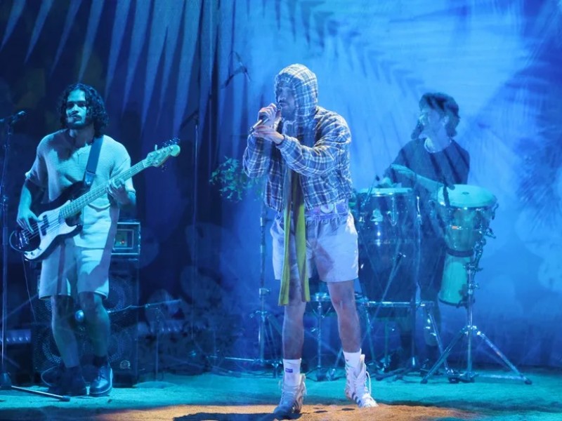 El cantante puertorriqueño Bad Bunny se presenta en la ceremonia de los Latin Grammy este jueves, en Las Vegas (Estados Unidos).