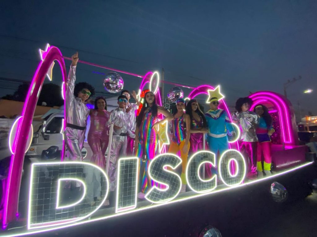 Carrosa de Disco en el Carnaval de San Miguel. Foto elsalvador.com