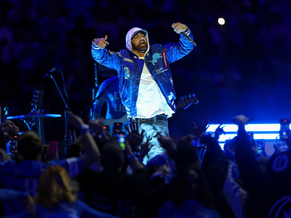 Eminem en el show de Medio Tiempo del partido de Acción de Gracias de la NFL. Foto NFL