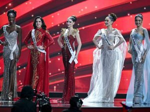 La representante de México, Fátima Bosch, durante su coronación como Miss Universo 2024 en Bangkok.
