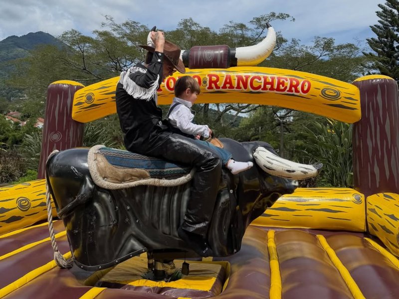 Un cumpleaños lleno de vida, color y diversión.
