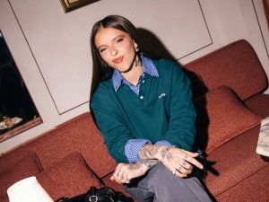 El álbum “Do Not Disturb” incluye 16 canciones que recorren géneros como trap, reguetón, R&B y afrobeats.