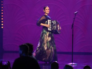 Julieta Venegas emocionó al público salvadoreño con una presentación íntima en el Museo MARTE.