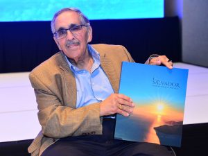 Ricardo Simán retrata la esencia salvadoreña en su nuevo libro “El Salvador: Por amor a mi Patria”