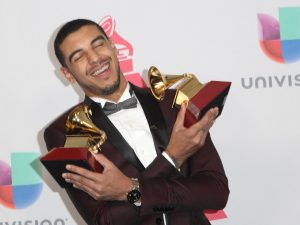 Manuel Medrano celebra 10 años de carrera con el lanzamiento de su nuevo álbum 'Superior', disponible en todas las plataformas digitales.