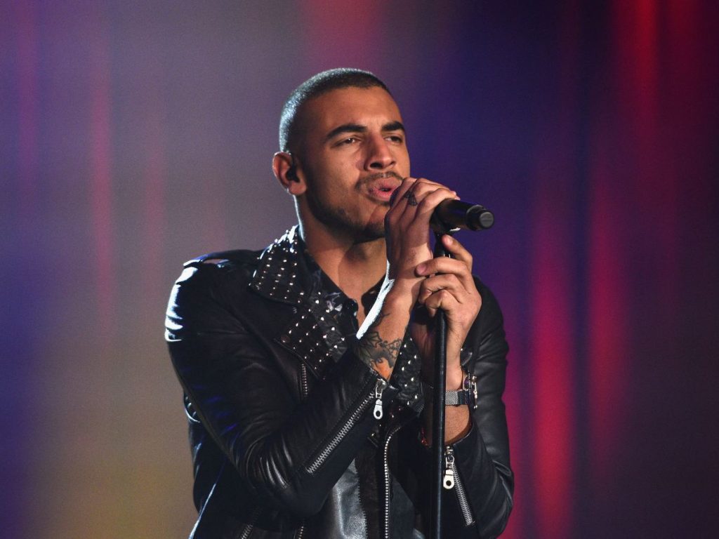 Con una estética ochentera y una mirada íntima, 'Superior' muestra la evolución artística del cantautor colombiano ganador de dos Latin Grammy.