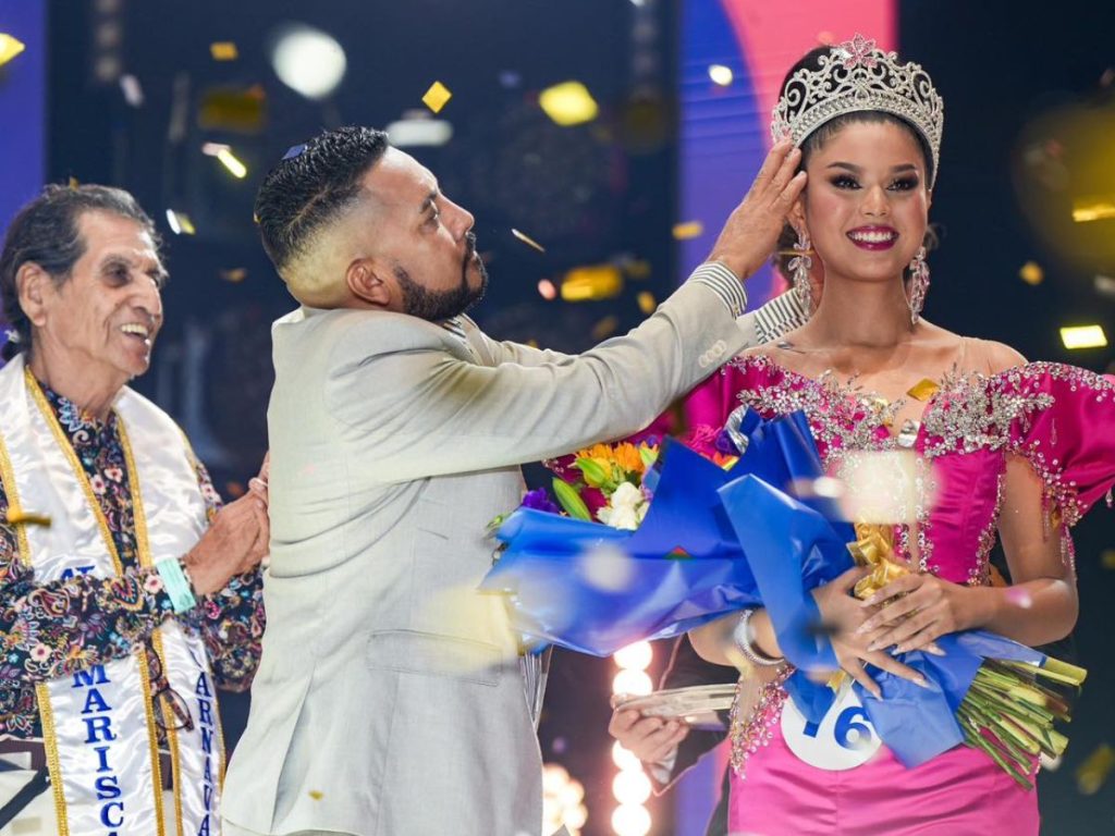 La virreina del Carnaval de San Miguel recibe su título. Fotografía/ cortesía Alcalde de San Miguel