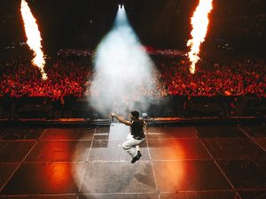 Sebastián Yatra promete una noche llena de energía y romanticismo en el Gimnasio Jorge Adolfo Pineda. Fotografía/ Facebook Sebastián Yatra