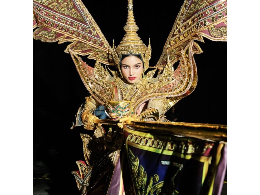 Praveenar Singh, la tailandesa anfitriona del certamen, en traje nacional. Fotografía/ Miss Universe