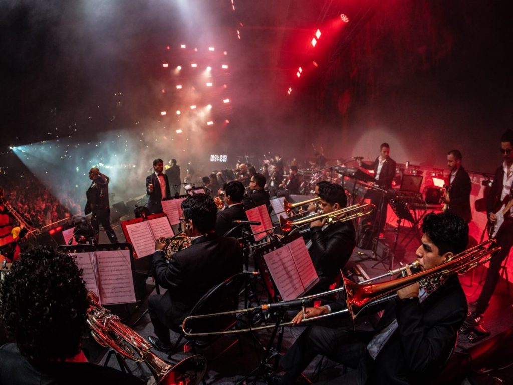 Yandel Sinfónico es el primer álbum de reguetón grabado en vivo junto a una orquesta sinfónica, una fusión inédita en la música urbana. Fotografía/ Facebook Yandel