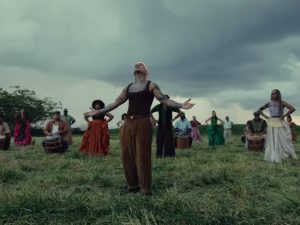 Rauw Alejandro lanza video de "Besito en la Frente" que fue grabado con un iPhone 17 Pro