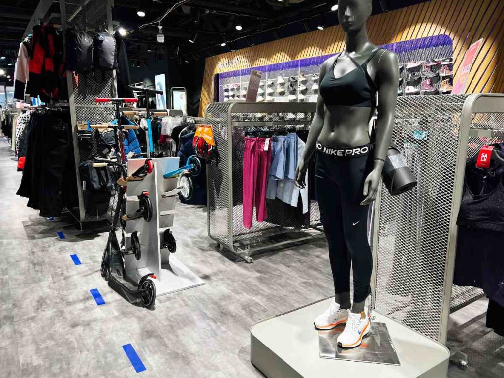 Invertir en equipo fitness de calidad ayuda a prevenir lesiones, mejorar el rendimiento y alcanzar tus metas personales con más eficiencia.