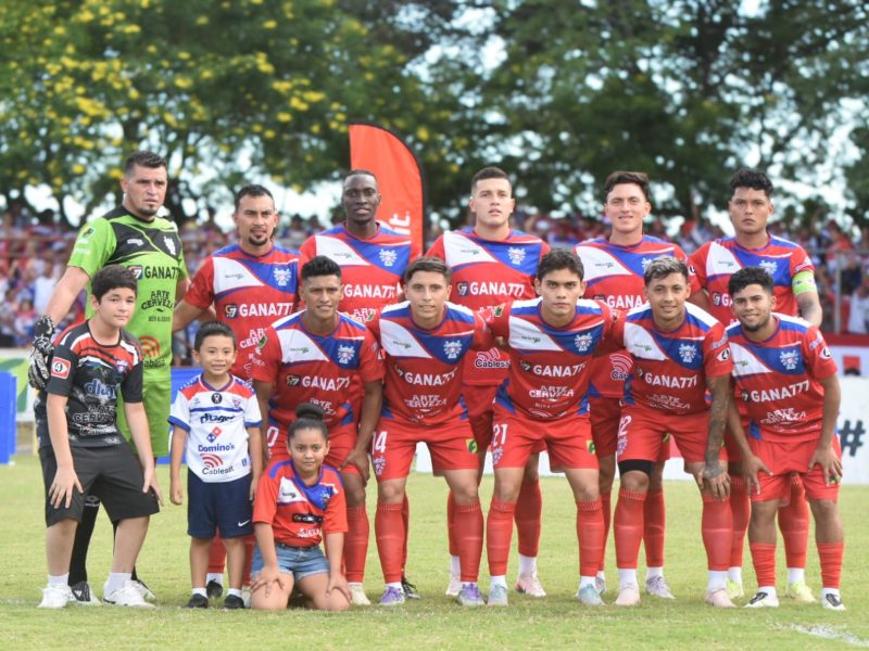 Equipo titular de Luis Ángel Firpo, en el juego de ida de cuartos de final del Apertura 2025 contra el Platense, en el Estadio Toledo Valle de Zacatecoluca. / Foto cortesía X de Firpo