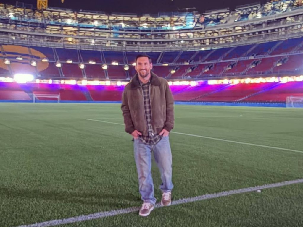 Leo Messi durante su visita al Spotify Camp Nou, el estadio donde vivió sus mayores glorias y al que espera volver algún día para despedirse del Barça.