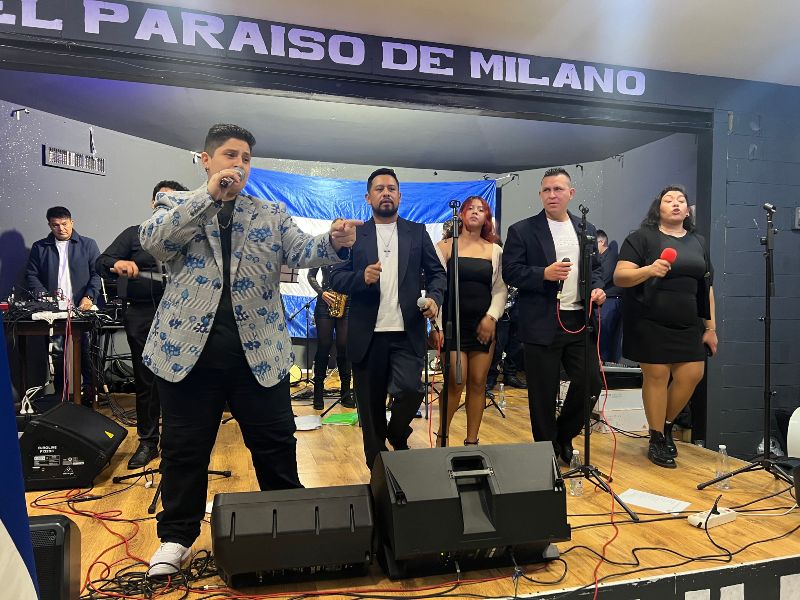 La comunidad salvadoreña en Milán celebró con orgullo el Día del Salvadoreño en el Exterior, entre música, danza y tradiciones que fortalecen su identidad cultural en Europa.