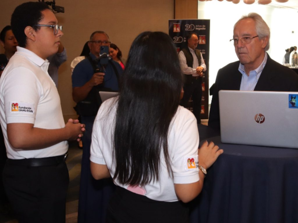 Más de 200 estudiantes de diferentes sedes del Programa presentaron proyectos. Foto cortesía