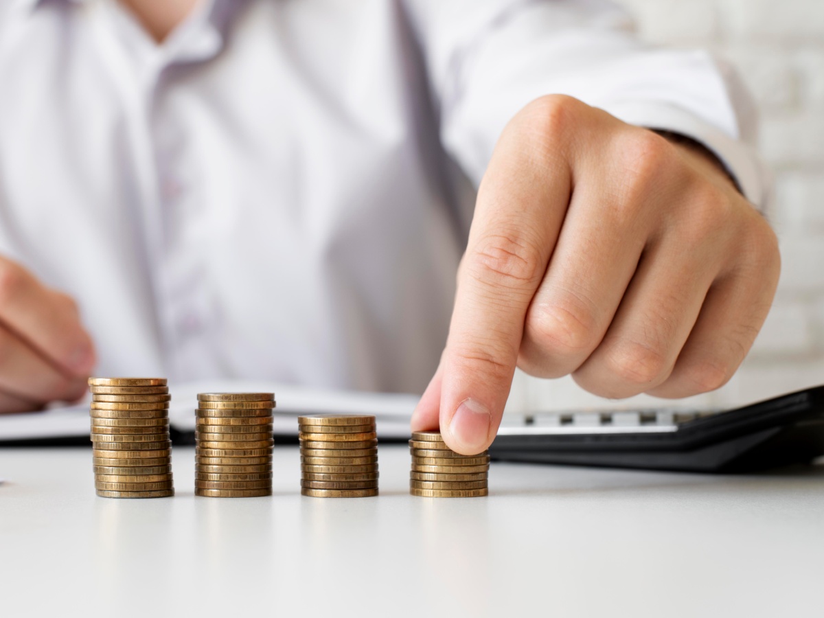 Las mujeres salvadoreñas ganan en promedio menos que los hombres, incluso con el mismo nivel educativo, según datos oficiales. Fotografía/ Freepik